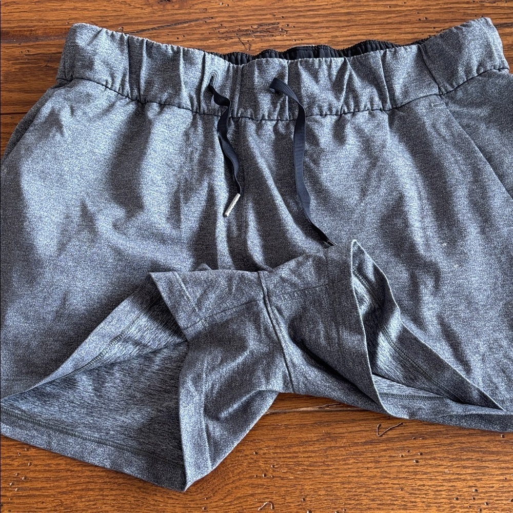 Lululemon On The Fly Short *2.5" Inseam Heathered Black Women’s Workout Size 8 - Picture 8 of 13